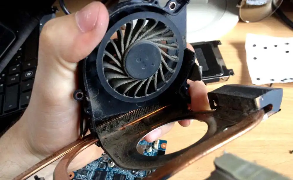 Чистка ноутбука HP от пыли в Краснокамске | Замена термопасты