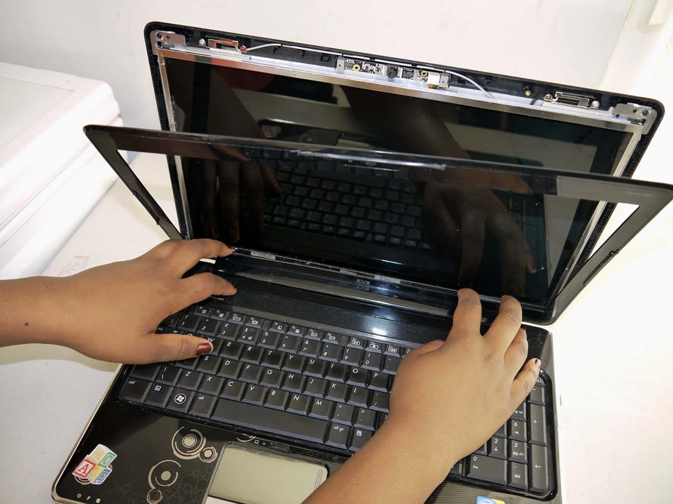 Замена экрана ноутбука HP в Краснокамске